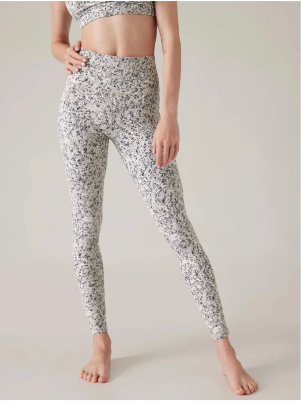 Women's Athleta Salutation Stash Textured Leggings Size L White Black